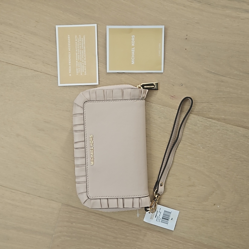 Michael Kors Soft Pink Wristlet